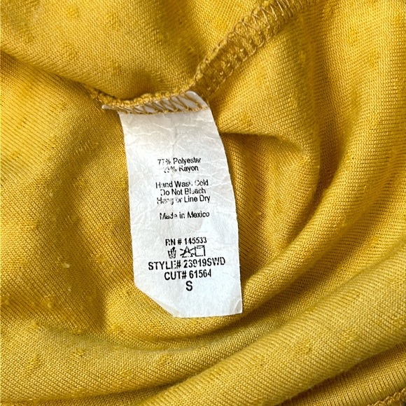 W5 textured puff sleeve swiss dot top small - Picture 4 of 4